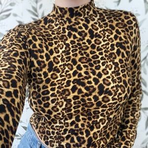 Cheetah crop long sleeve